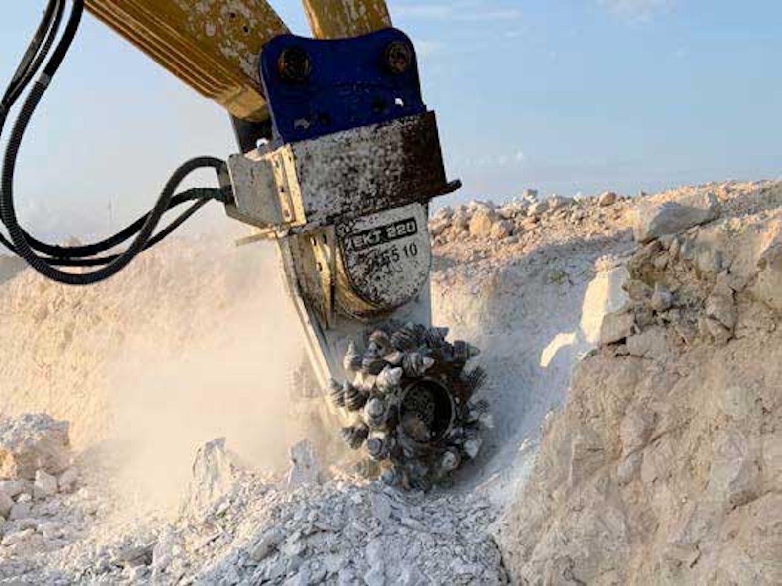 Fraise hydraulique EKT en situation chantier